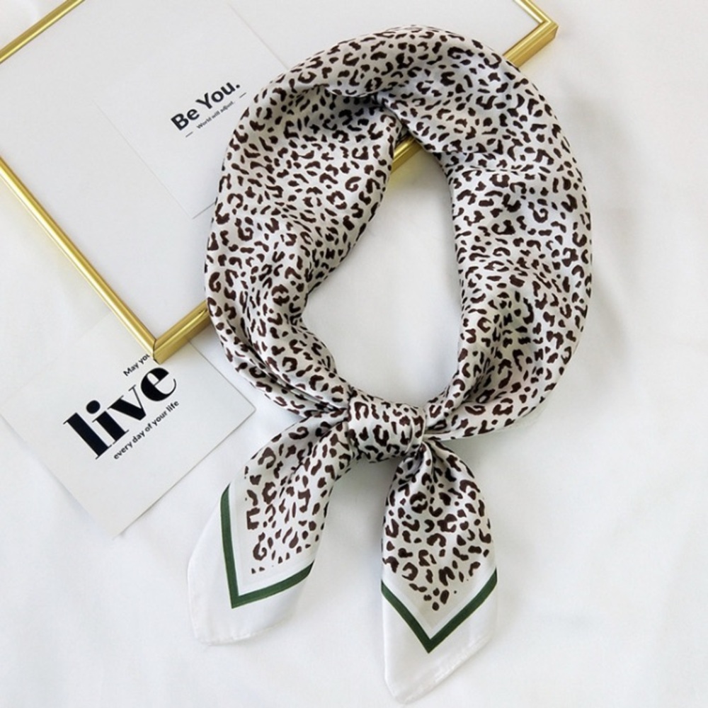 NWT ⚜️🖤⚜️ Sunday State Animal Printed Satin Scarf